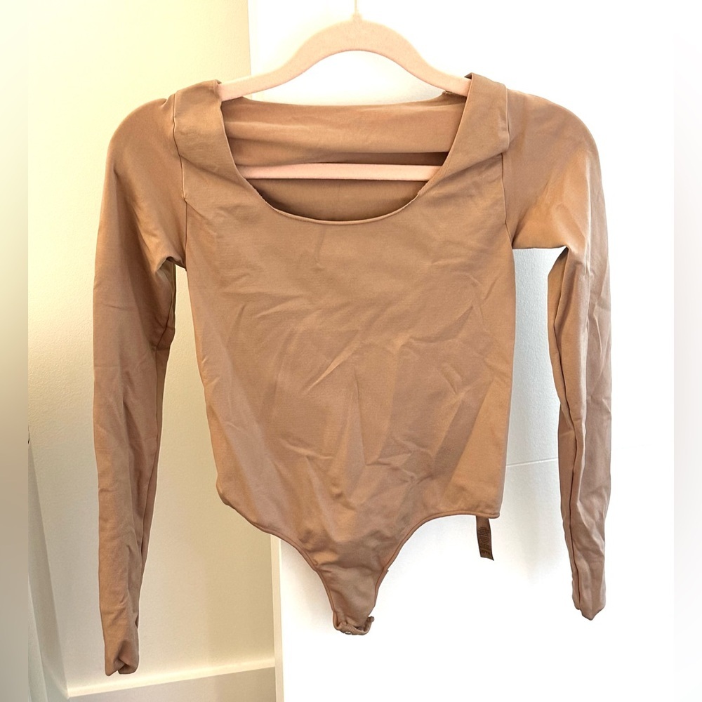 Skims Essential Long Sleeve Scoop Neck Bodysuit size XXS/XS
